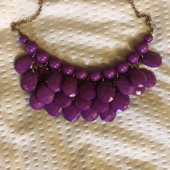 Super Cute purple necklace and earrings set - Picture 3 of 3
